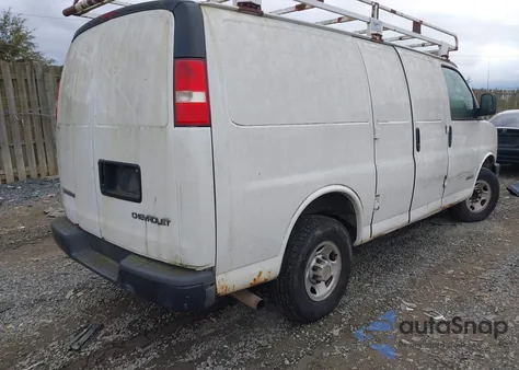 2005 Chevrolet Express z USA, uszkodzony, nr VIN 1GCGG25V951155867